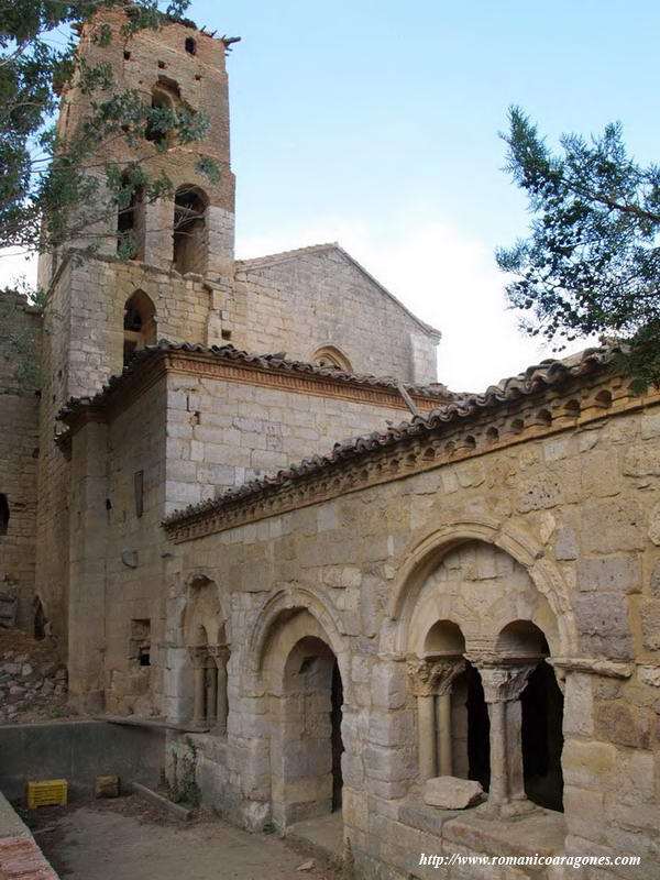 VISTA SUROESTE DE SALA CAPITULAR, SACRISTA Y TEMPLO